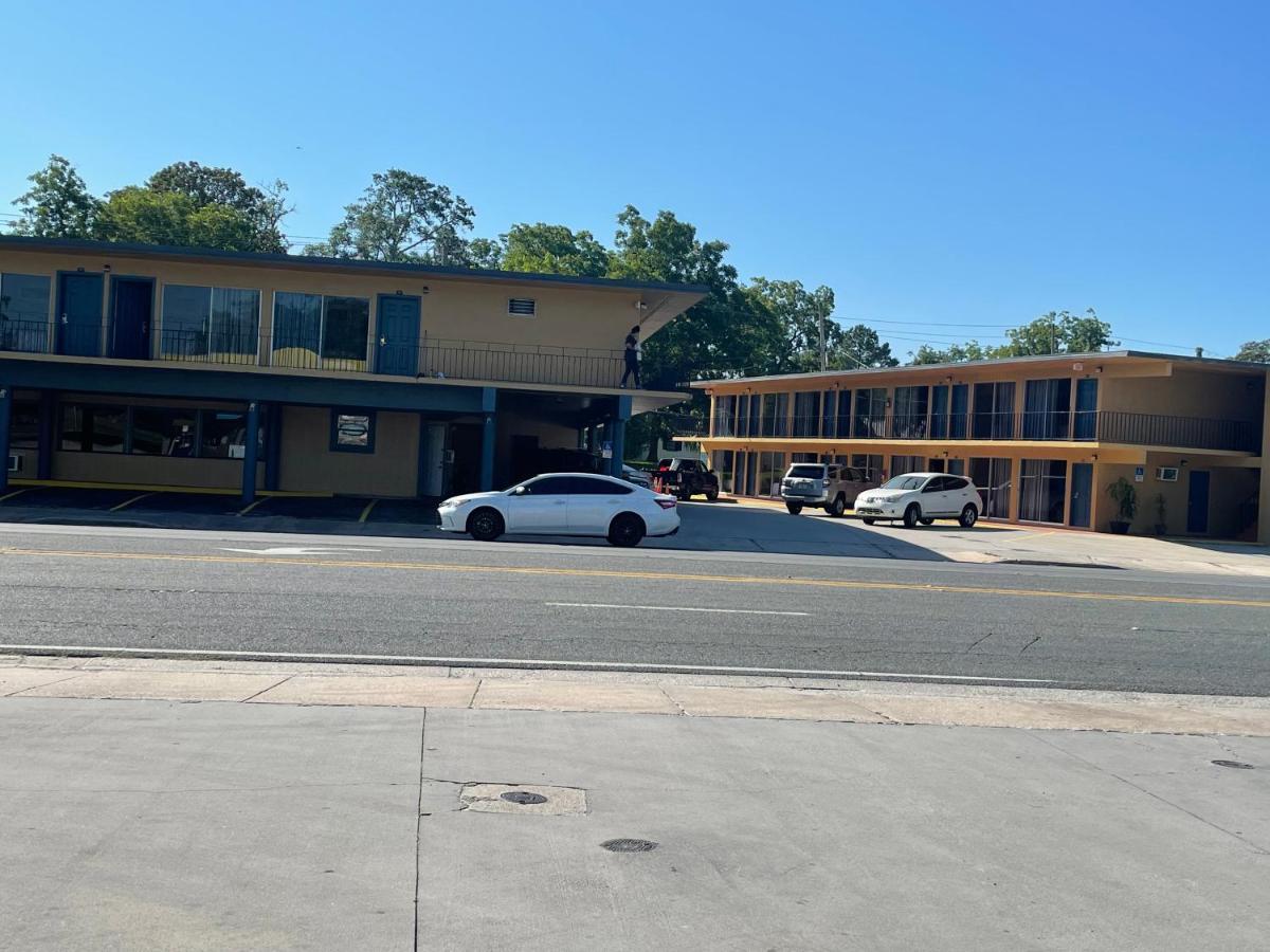 Royal Inn Live Oak Bagian luar foto