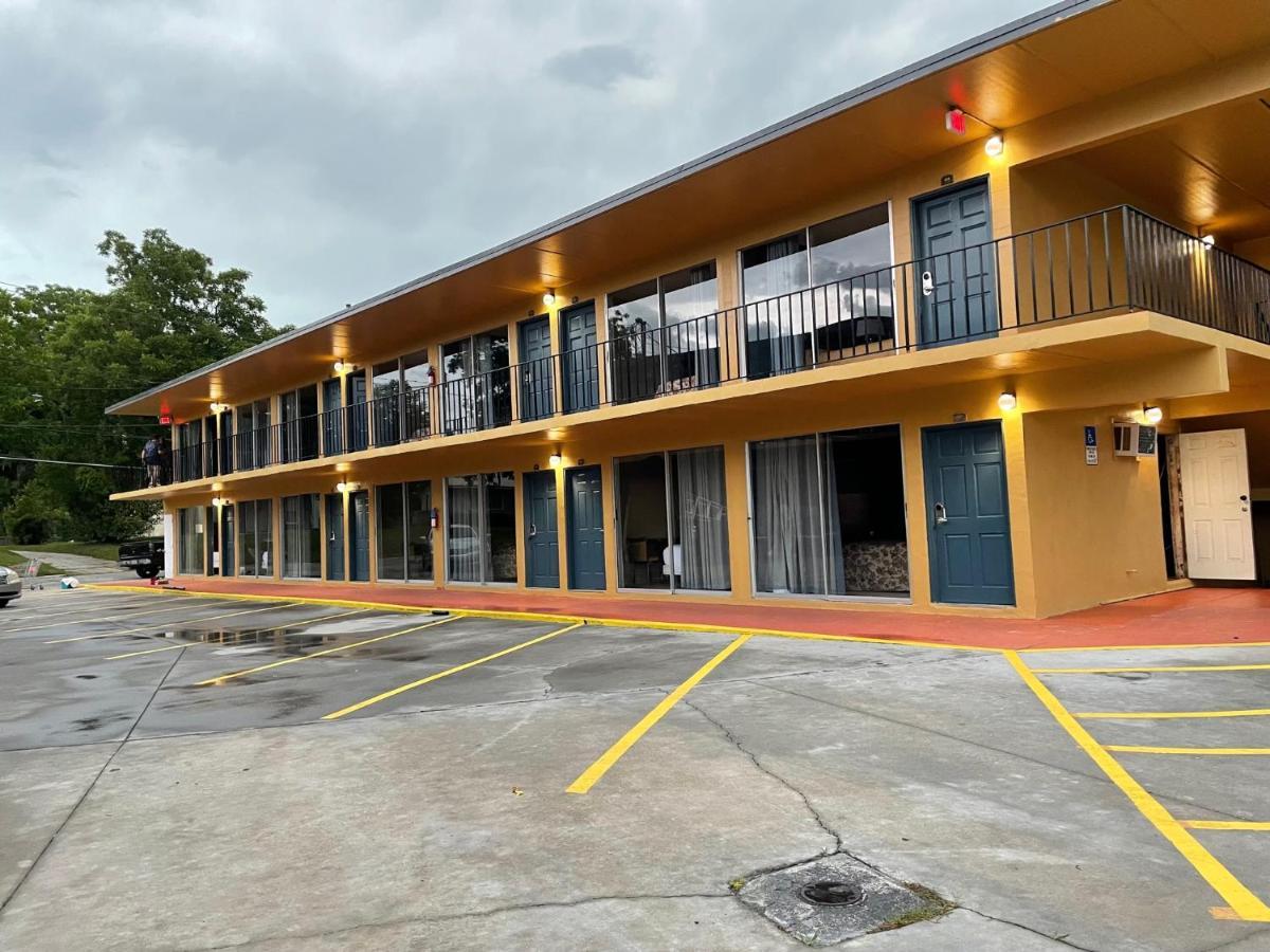 Royal Inn Live Oak Bagian luar foto