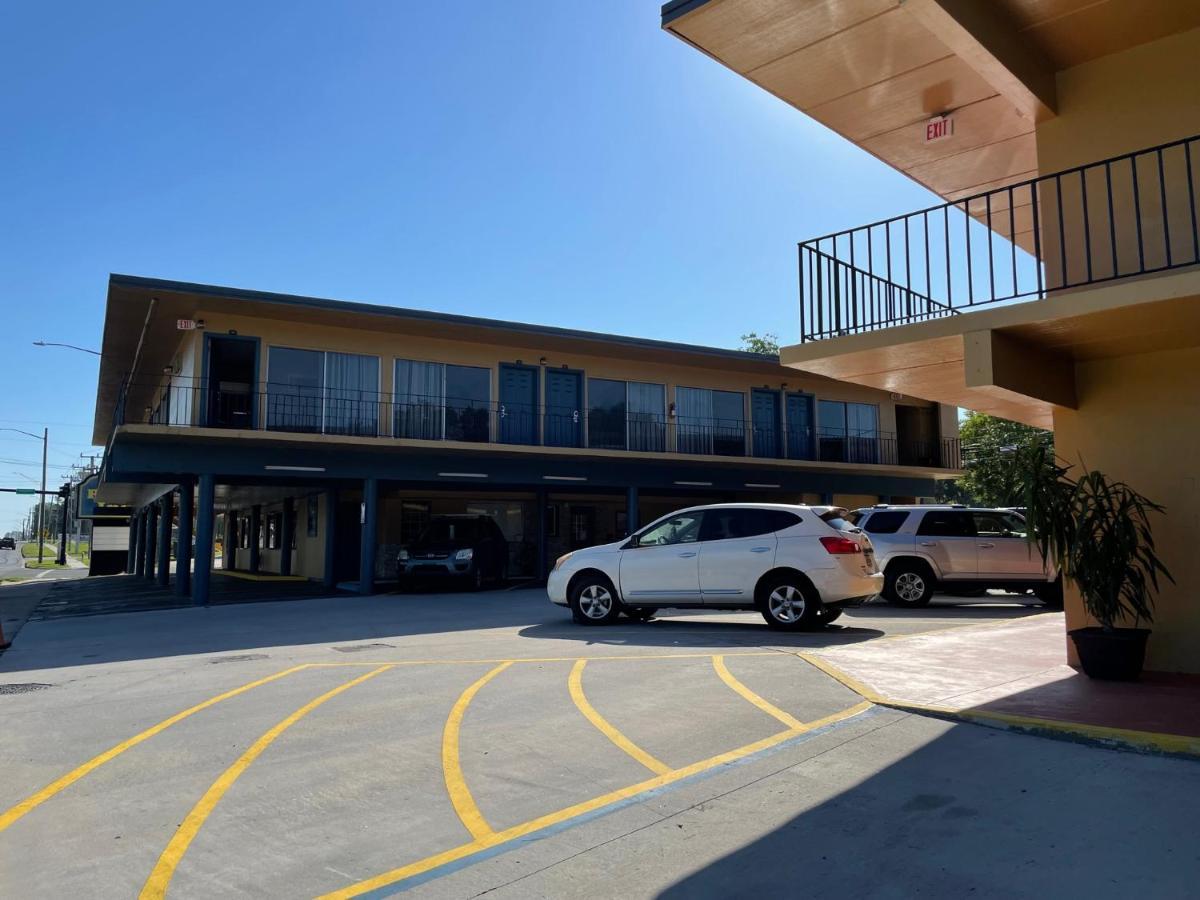 Royal Inn Live Oak Bagian luar foto